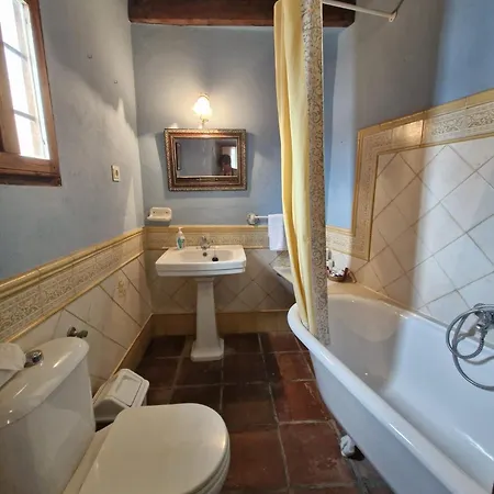 Rural Oliva Hotel Comares
