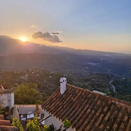 Rural Oliva Hotel Comares